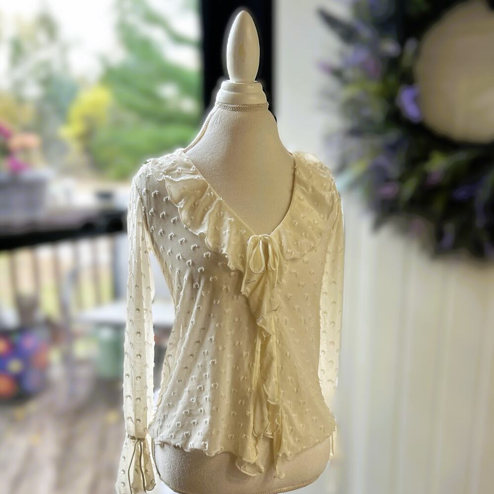 By Anthropologie Cream Swiss Dot Ruffle Blouse – XXS